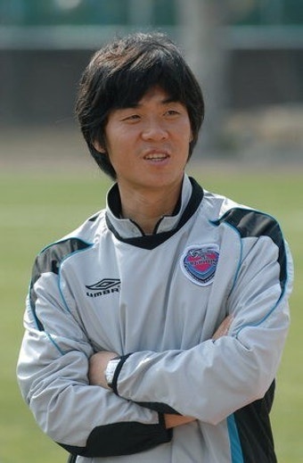 1위 감독 윤정환 일본 프로축구 하차