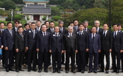 국제라이온스협회355-A(부산)지구, 부산 동래구 충렬사 참배