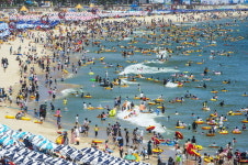 <오늘 날씨> 무덥고 습해, 중부 가끔 소나기…부산 25~31도 서울 25~30도