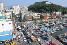 휴가 절정 통영, 상가는 활기 시가는 체증