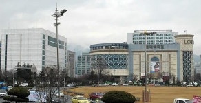 롯데.현대.신세계 백화점 일제히 세일 돌입...주요 할인 품목보니