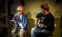 나지막한 부산 인디 음악…혼자라서 더 흡족한 콘서트