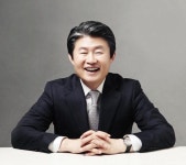 평신도 기자와 대형교회 목사의 까칠한 교회 담론