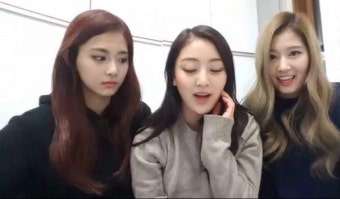 'V앱' 트와이스, 리얼리티 프로그램 출연 예고 … '우아한 사생활' 공개