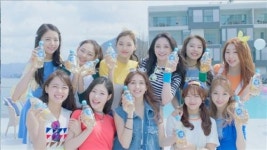 아이오아이(ioi) 하늘보리 광고모델 발탁...수영장 배경