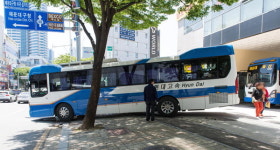 해운대시외버스, 인도 위로 들락날락