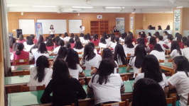 책 읽는 도서관?…하루만큼은 노래하고 춤추고
