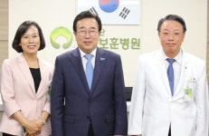 서병수 부산시장 위로 방문…부산보훈병원에 위문금 전달