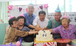 부산데프주간보호센터, 생일 밥상 차려 드리기 행사 개최