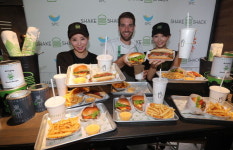 쉐이크쉑 한국 오픈 앞두고 1천500명 밤새…쉑쉑버거