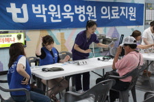척추 전문 박원욱병원, 지하철 의료봉사활동