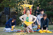 폭력 한가운데서도 생명은 피어난다