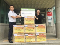 YK베이스볼파크, 기장군노인복지관에 선물 60세트 기탁