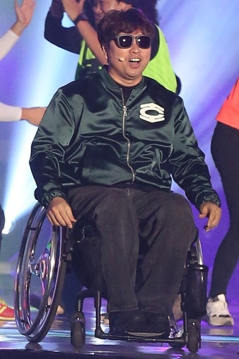 [포토] 클론 강원래 “휠체어타고 감동의 무대” (DMC 페스티벌 2016 : 개막공연 축제의 서막)