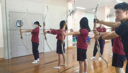 체육수업 시간에 양궁 배우며 도전정신 기른다