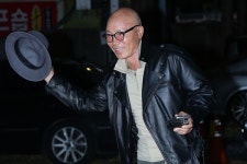 [포토] 송경철 “무술사범다운 호쾌한 인사” (더케이투 종방연)