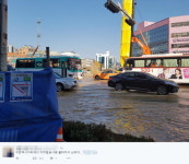석촌역 물바다, 현장에 있는 시민들 SNS 보니...도로 흙탕물