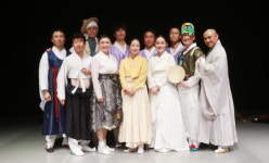 우린 예술 없이 못 사는 열정 공동체죠