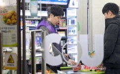 [편의점 야간 알바 체험기] 욕·반말 진상손님 여전