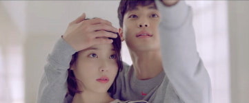 아이유와 김수현, 43초면 충분해