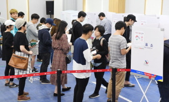 사전투표 첫날 11.7%…작년 총선의 2배