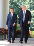 北 미사일 도발에 文 '한미 무력시위' 美에 먼저 제안, 트럼프 