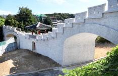 조선시대 설계도로 동래읍성 ‘인생문’ 1차 복원