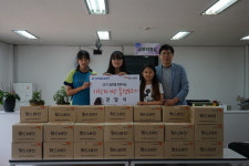 경남 김해시 봉명초등학교, 경남교육청에 동전 저금통 전달