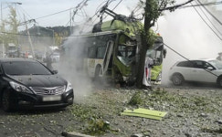 전북 전주 덕진구, 전신주 들이받은 시내버스… 11명 부상, 부근 정전