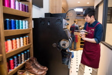 롯데백화점 부산본점 ‘구두 리페어숍’ 오픈