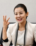 “정신건강 돌보는 덴 울림이 큰 시 낭송이 최고”