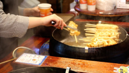 [부산스탑] 깡통시장 어묵 거리서 한 꼬치 하실래예?