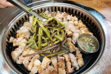 쫀득한 제주 흑돼지의 세계로 혼저옵서예