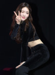 [국제포토] 청하 “에스라인에 귀여움을 더 했어요”