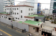 부산 일본영사관 내 창고서 60대 남성 숨진지 17일 만에 발견