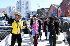 [현장 톡·톡] ‘1950 대평동’ ‘깡깡 30세’…깡깡이마을 자부심 노래하다