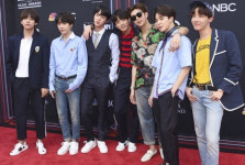 방탄소년단 북미, 유럽 콘서트 28만석 전석 매진!…8월 전국투어 시작!