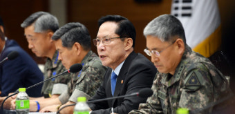 송영무 국방장관 “여성들이 행동거지 조심해야”,“ 여자 일생 뜻대로 안돼”