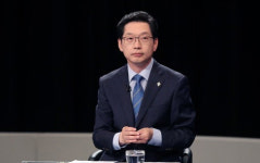 특검, 김경수 지사 집무실·관사 압수수색…누리꾼 '흠집내기 유감'