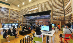 경남교육청, 신 개념 도서관 ‘지혜의 바다’에서 피서한다