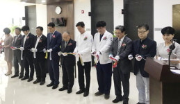 시원항병원 개원…화환 대신 받은 쌀 기부