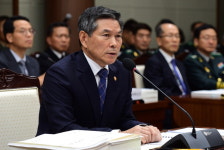 [국감 초점] 강경화 “5·24조치(천안함 폭침 대응) 해제검토”…논란 일자 “말 앞섰다면 죄송”