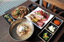 신선한 불고기 막국수에 얹고 메밀전으로 싸니…오메, 가을맛!