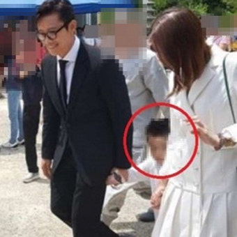이병헌 이민정 아들 사진 유출, 비난 봇물… “사생활 침해” - “연예인의 숙명”