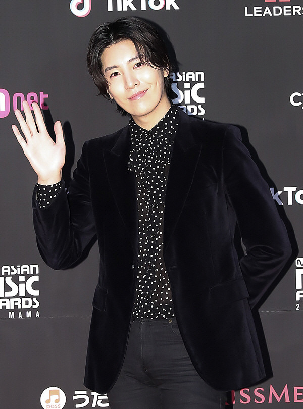 노민우, SBS 신발 벗고 돌싱포맨 출연 중 성형 의혹 일축 및 자연미 자랑에 감탄의 소리