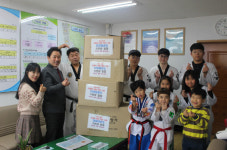 다대1동 다대태권도 수련생, 새마을금고 이웃돕기 성품전달