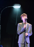 [국제포토] 윤지성 “감성 돋는 ‘In the Rain(인 더 레인)’ 첫 무대”