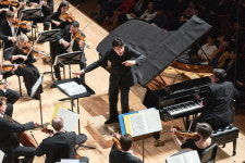 관객 홀린 생동감 넘치고 유려한 ‘운명’