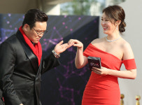 [국제포토] MC 딩동, 신아영 아나운서 “더팩트뮤직어워즈 사전 엠씨 맡았어요” (더팩트 뮤직어워즈)