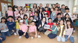 김해 찾은 유은혜 부총리 “디지털 교육 환경 구축할 것”